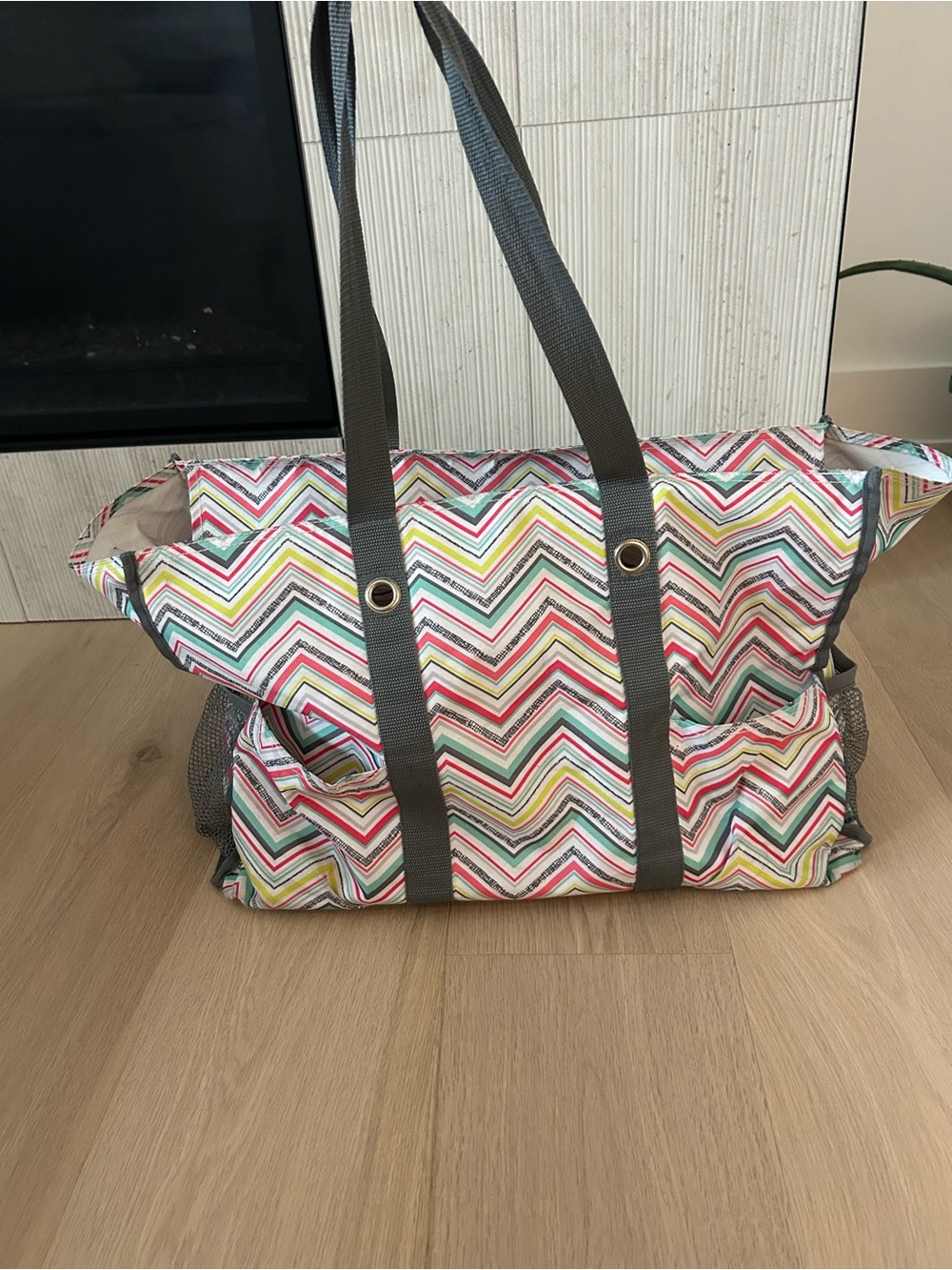 Thirty-One Items - Picture 2 of 13